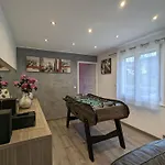 Spacieux Avec Sauna, Et Baby-foot, Proche Stations De - Fr-1-589-671 Holiday home *