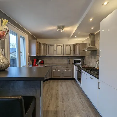 Spacieux Avec Sauna, Et Baby-foot, Proche Stations De - Fr-1-589-671 *