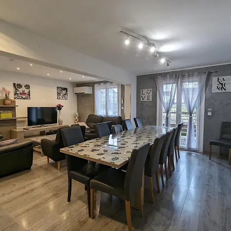 Spacieux Avec Sauna, Et Baby-foot, Proche Stations De - Fr-1-589-671 Holiday home Ramonchamp