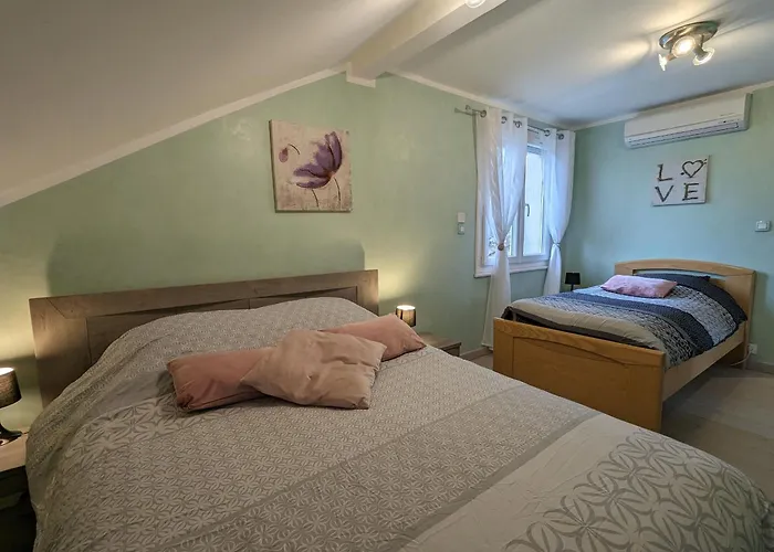 펜션 Spacieux Avec Sauna, Et Baby-foot, Proche Stations De - Fr-1-589-671